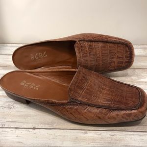 BCBG PARIS Vintage Leather Croc Embossed Mules 7